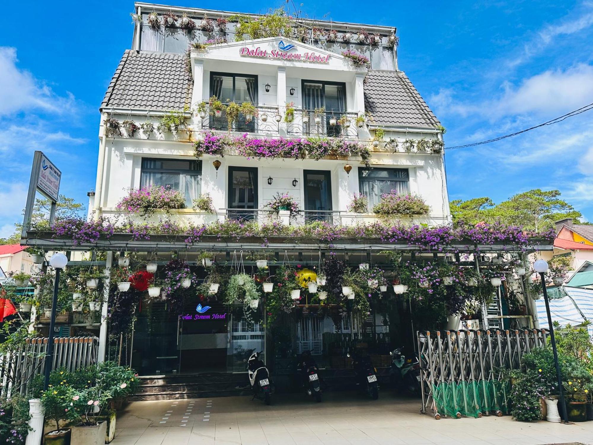 Dalat Stream Hotel-Khach San Dep Da Lat Exterior photo